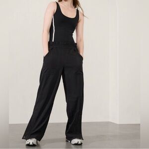 ATHLETA TREKKIE HIGH RISE PARACHUTE PANT SIZE 6 black NWT $129